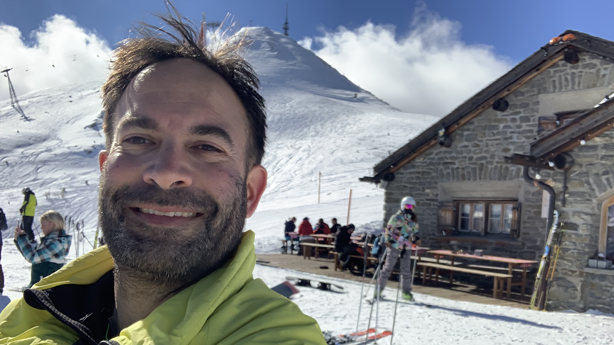 Ski resort am Lenzerheide, Suíça, com rastaurante nas pistas de esqui